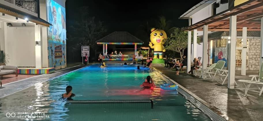 Alia Residence Business Resort Padang Mat Sirat Екстериор снимка