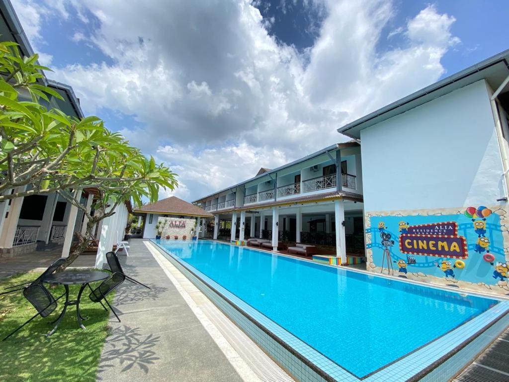 Alia Residence Business Resort Padang Mat Sirat Екстериор снимка