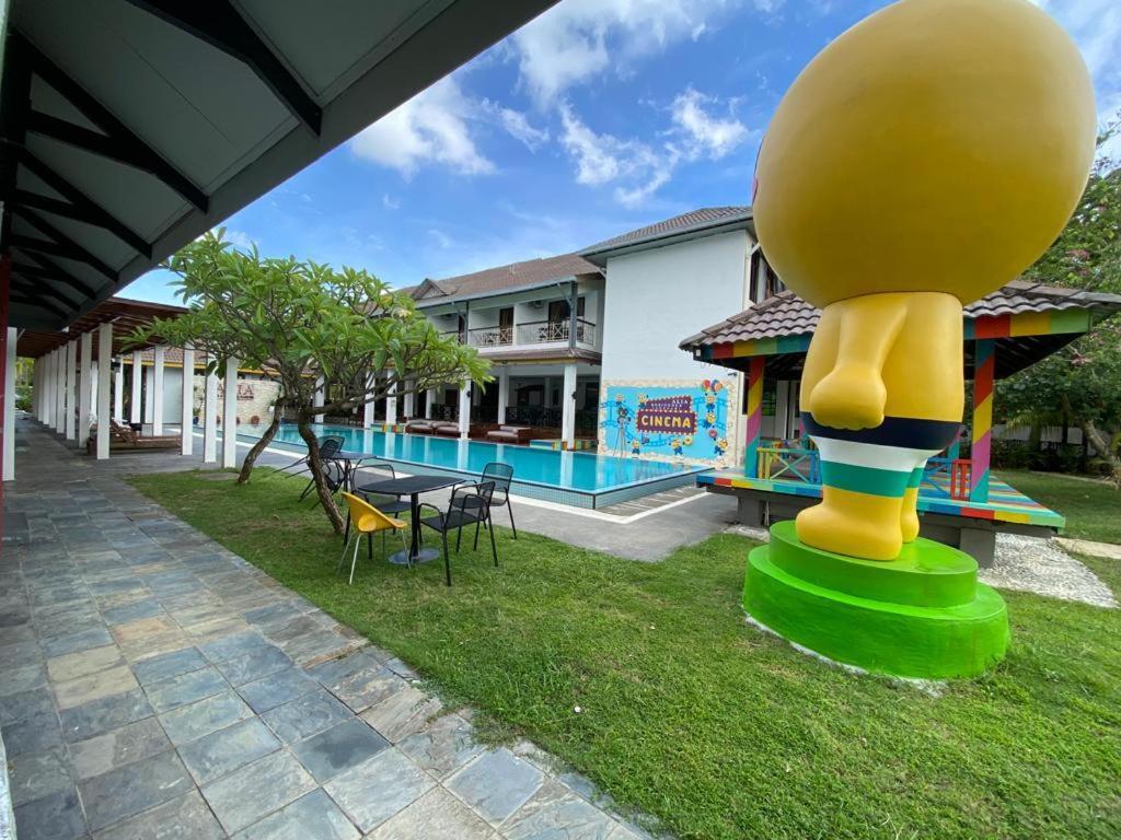Alia Residence Business Resort Padang Mat Sirat Екстериор снимка