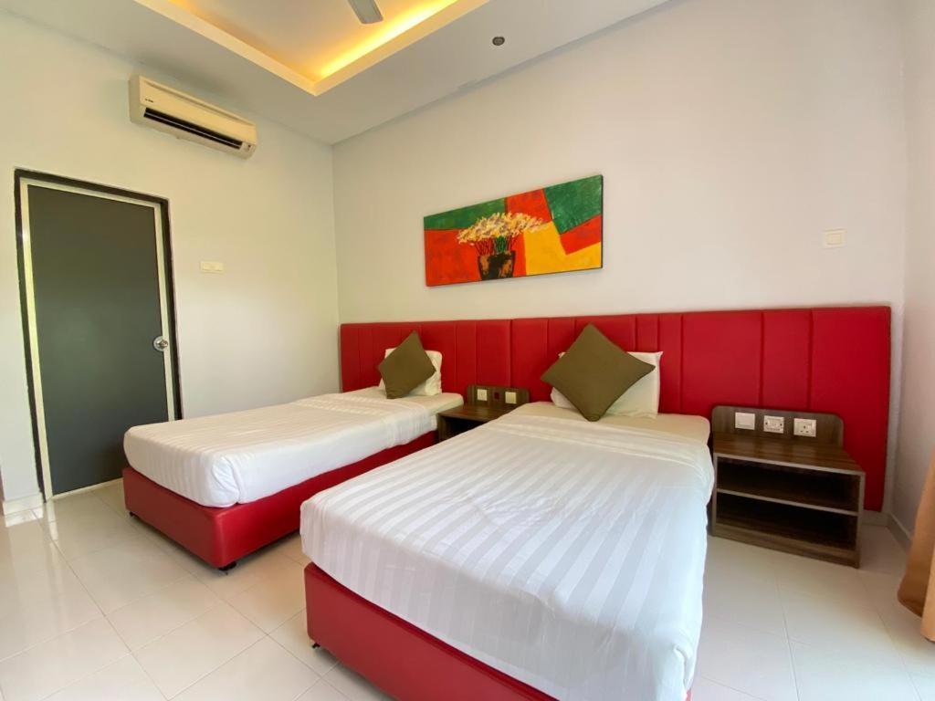 Alia Residence Business Resort Padang Mat Sirat Екстериор снимка