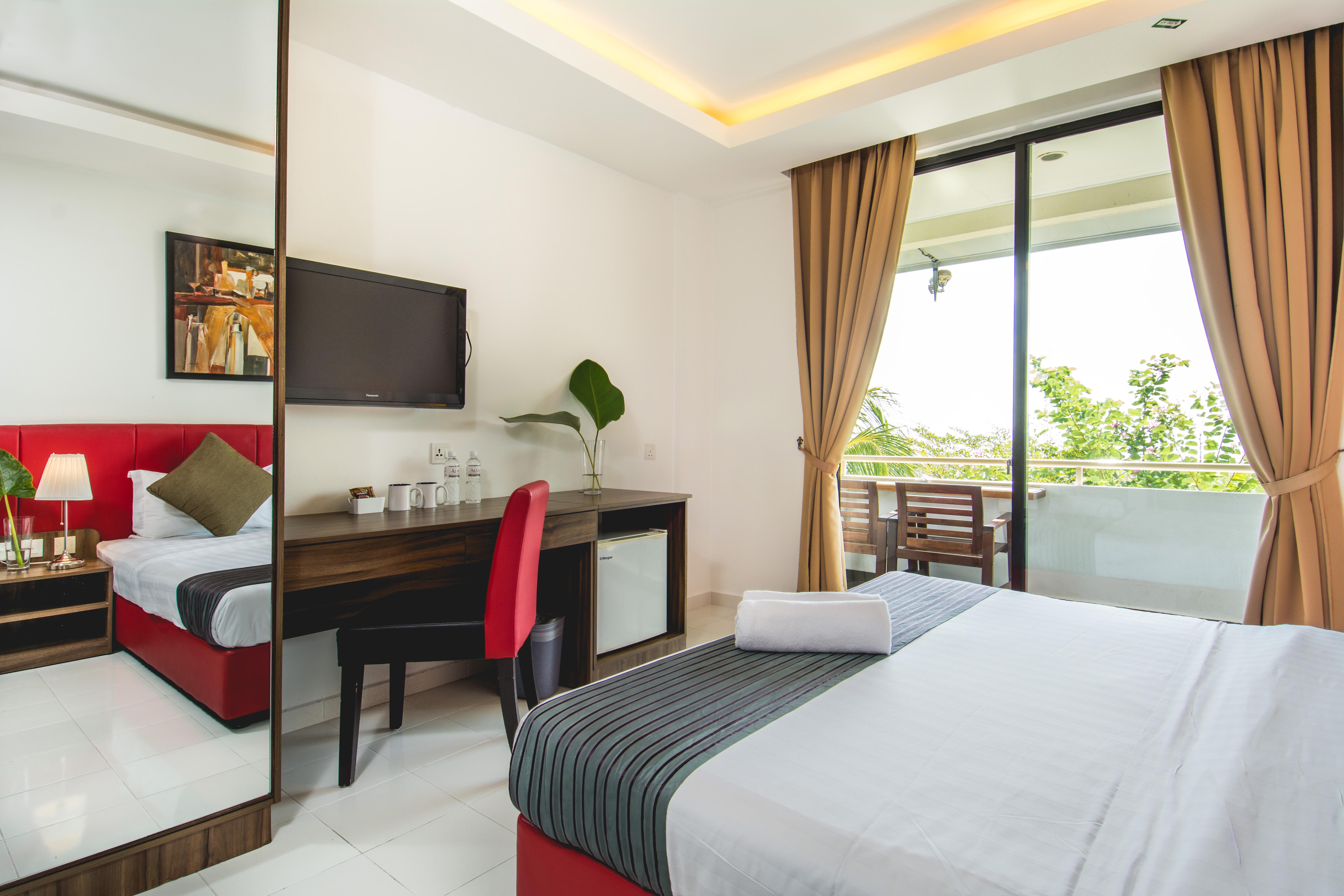 Alia Residence Business Resort Padang Mat Sirat Екстериор снимка