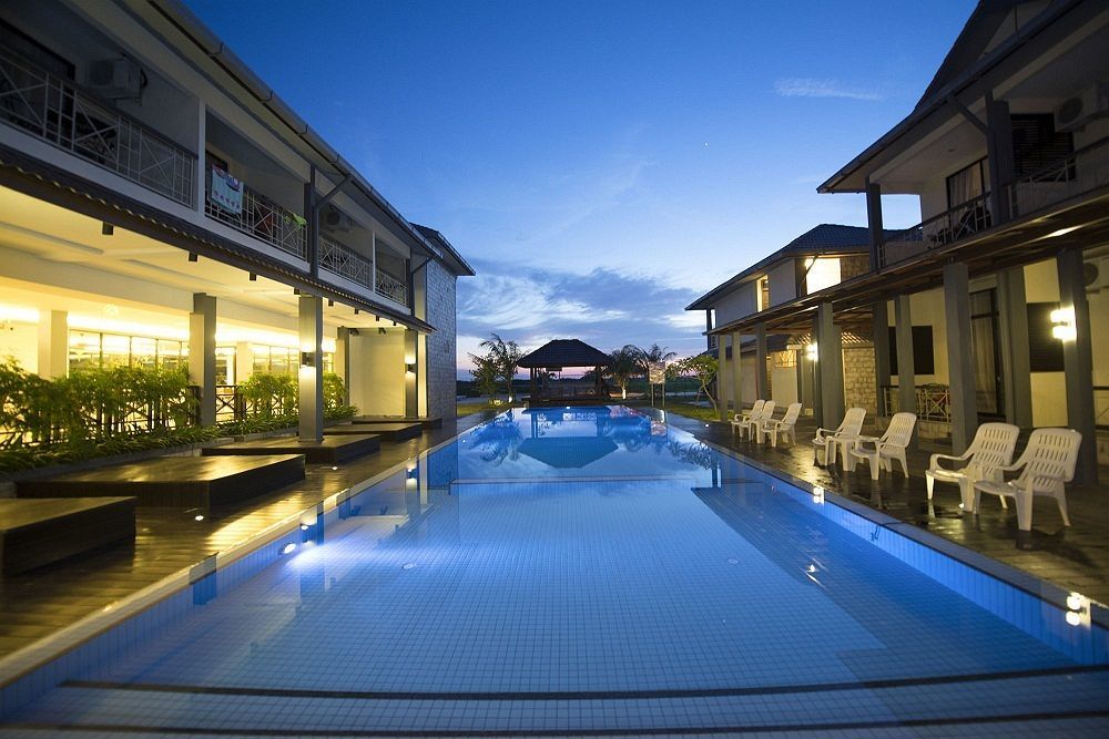 Alia Residence Business Resort Padang Mat Sirat Екстериор снимка