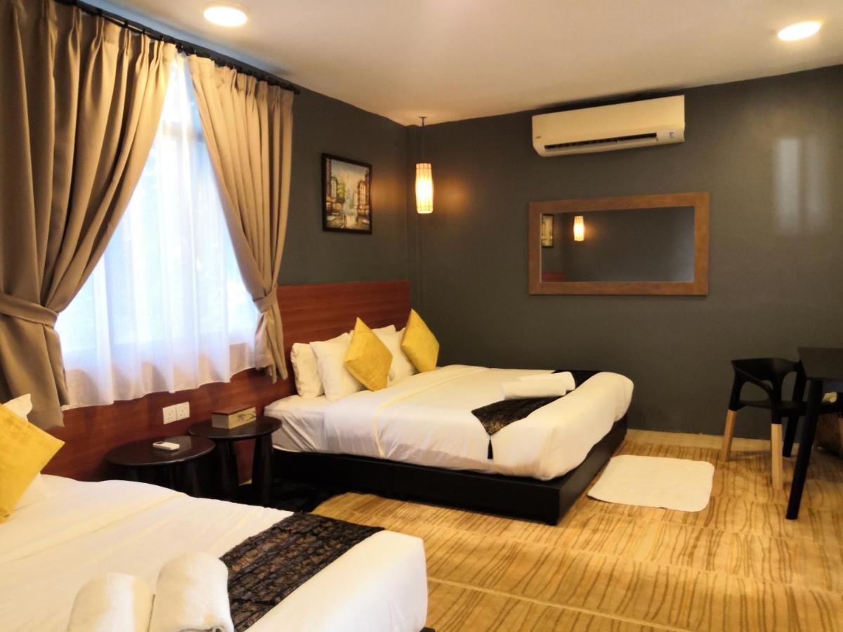 Alia Residence Business Resort Padang Mat Sirat Екстериор снимка
