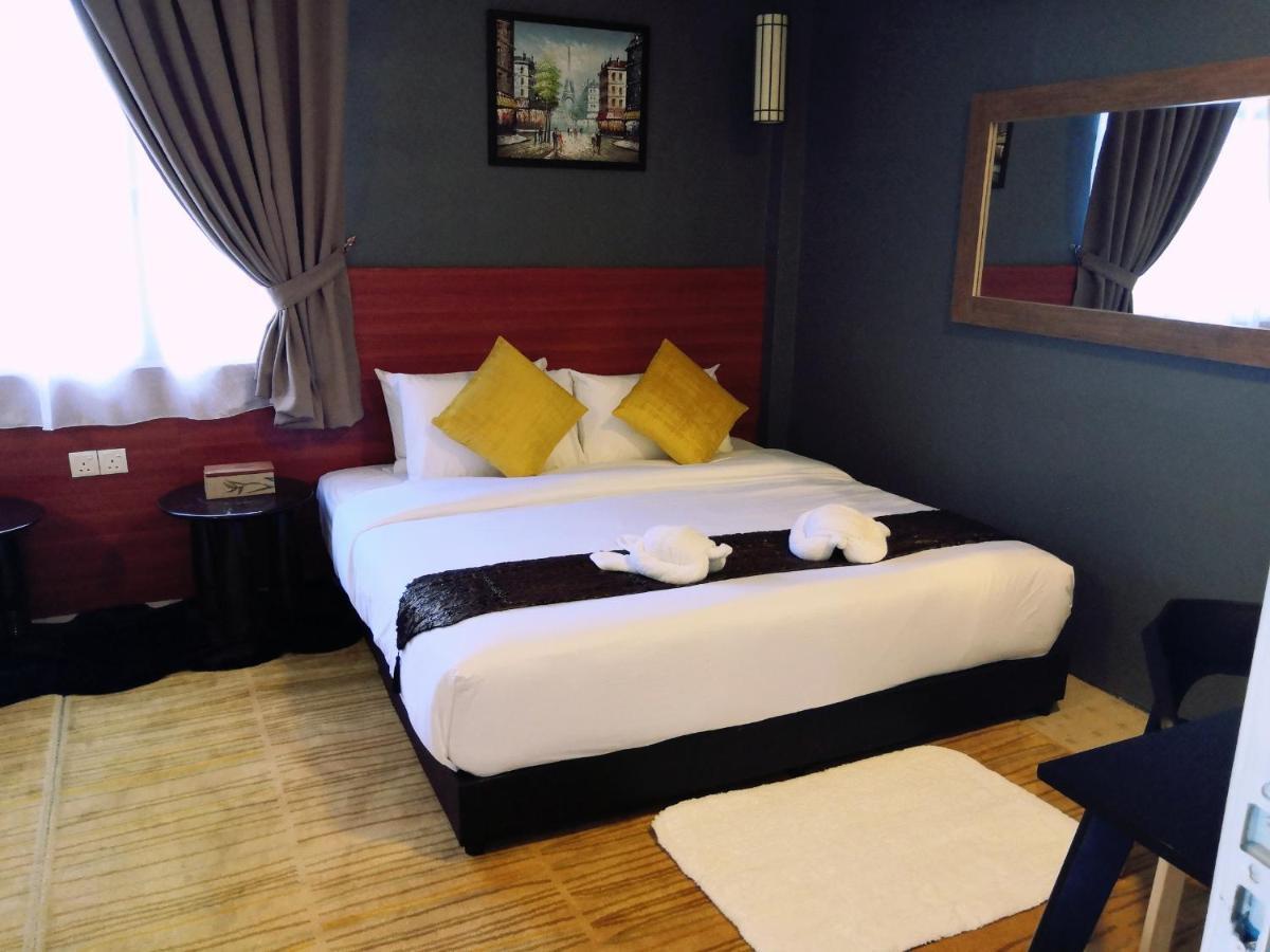 Alia Residence Business Resort Padang Mat Sirat Екстериор снимка
