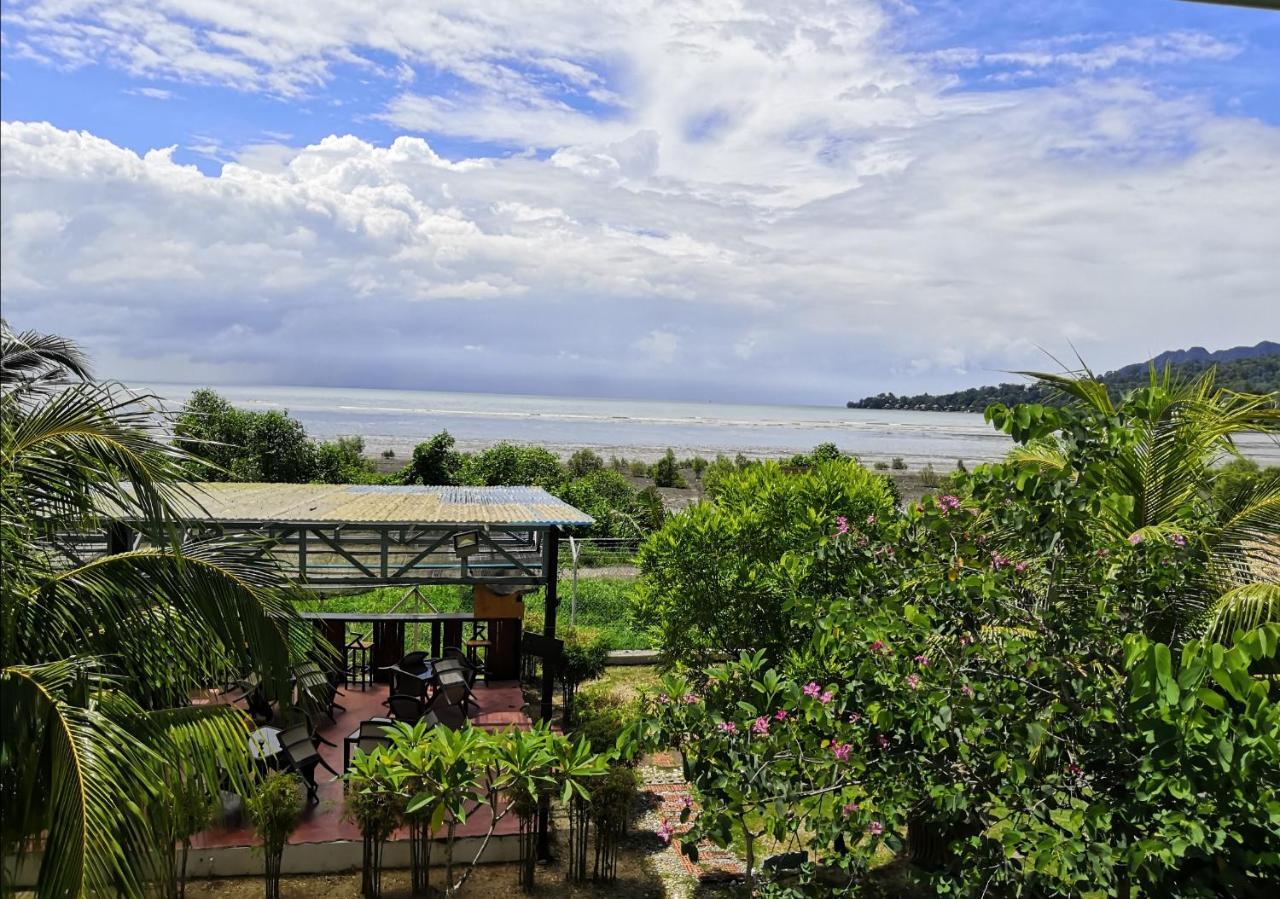 Alia Residence Business Resort Padang Mat Sirat Екстериор снимка