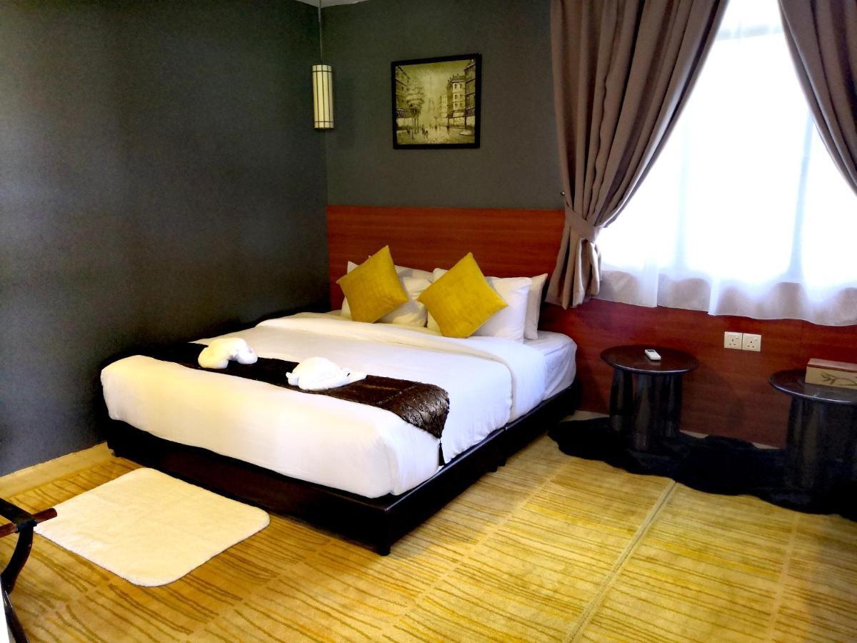 Alia Residence Business Resort Padang Mat Sirat Екстериор снимка
