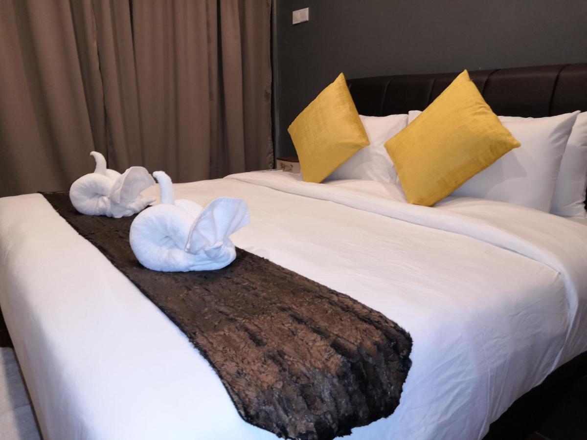 Alia Residence Business Resort Padang Mat Sirat Екстериор снимка